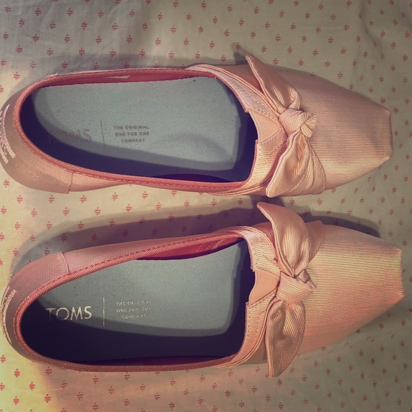 TOMS Blush Bow Shoes - Picture 1 of 5